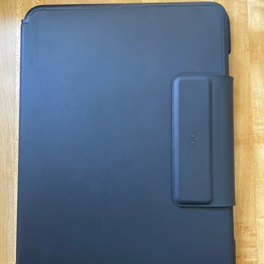 Logitech iPad Pro Case + Keyboard (10.9 inch)